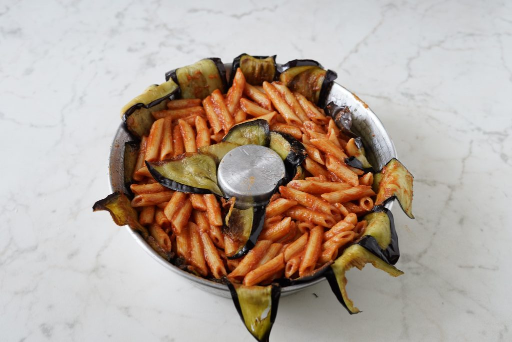 riversare pasta nello stampo