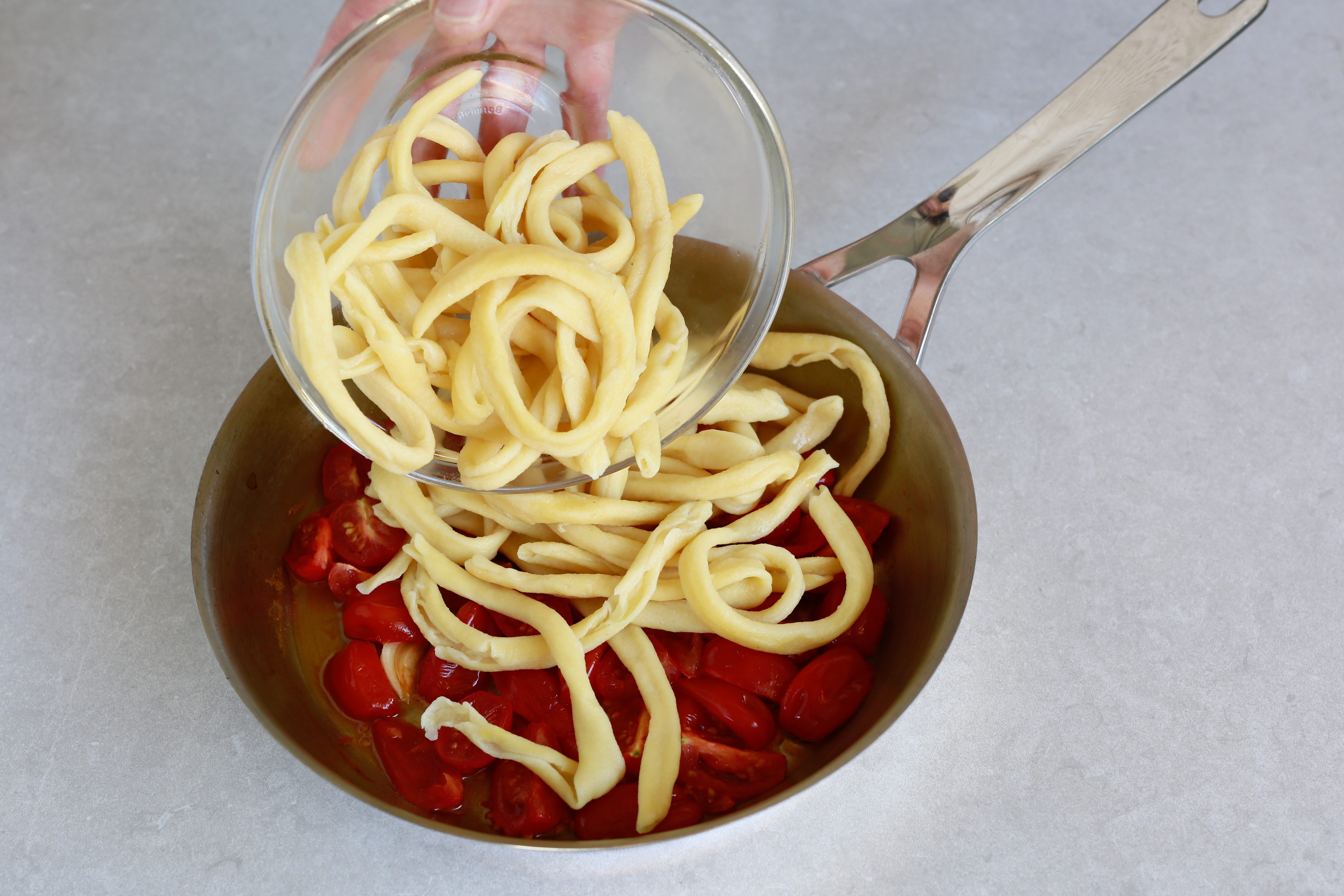 Fusilli cilentani con pomodorini e cacioricotta