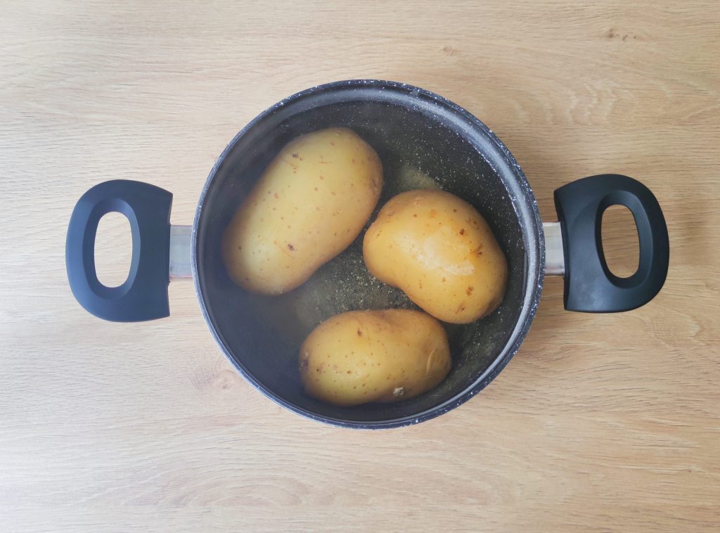 Insalata_di_patate_tonno_e_uova_sode_1