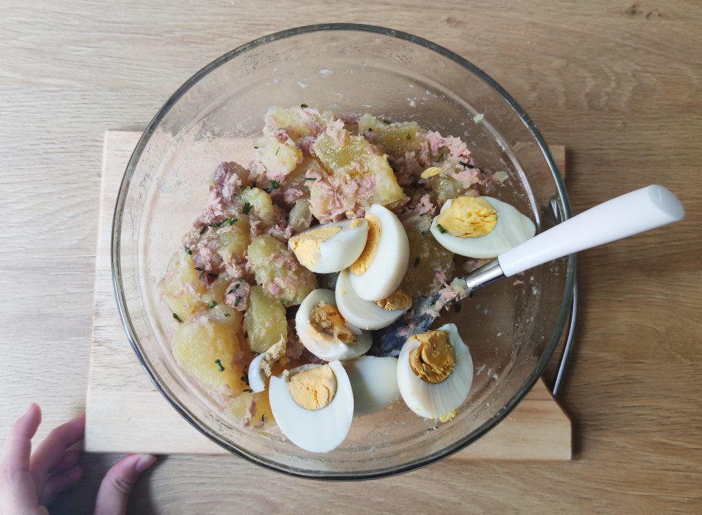 Insalata_di_patate_tonno_e_uova_sode_5