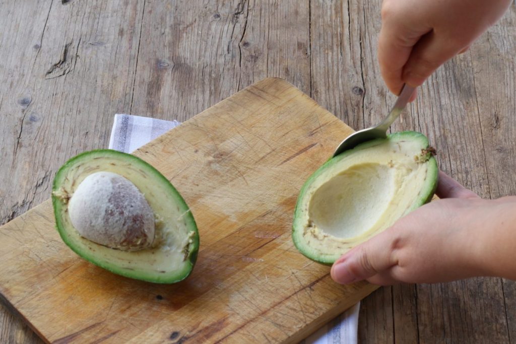 sbucciare avocado