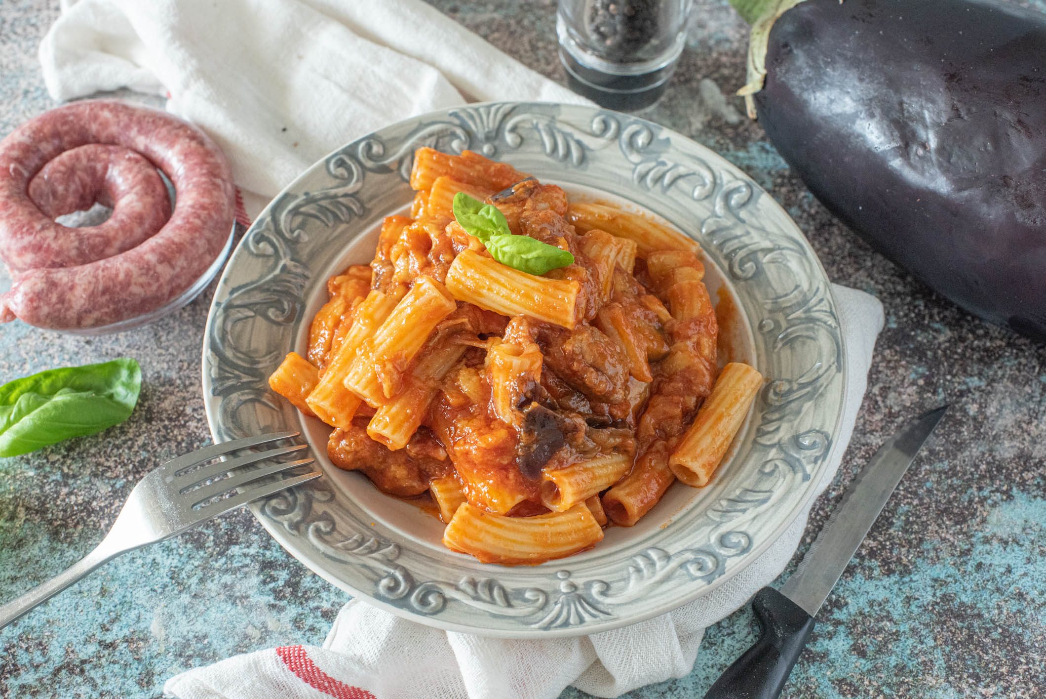 Pasta salsiccia e melanzane