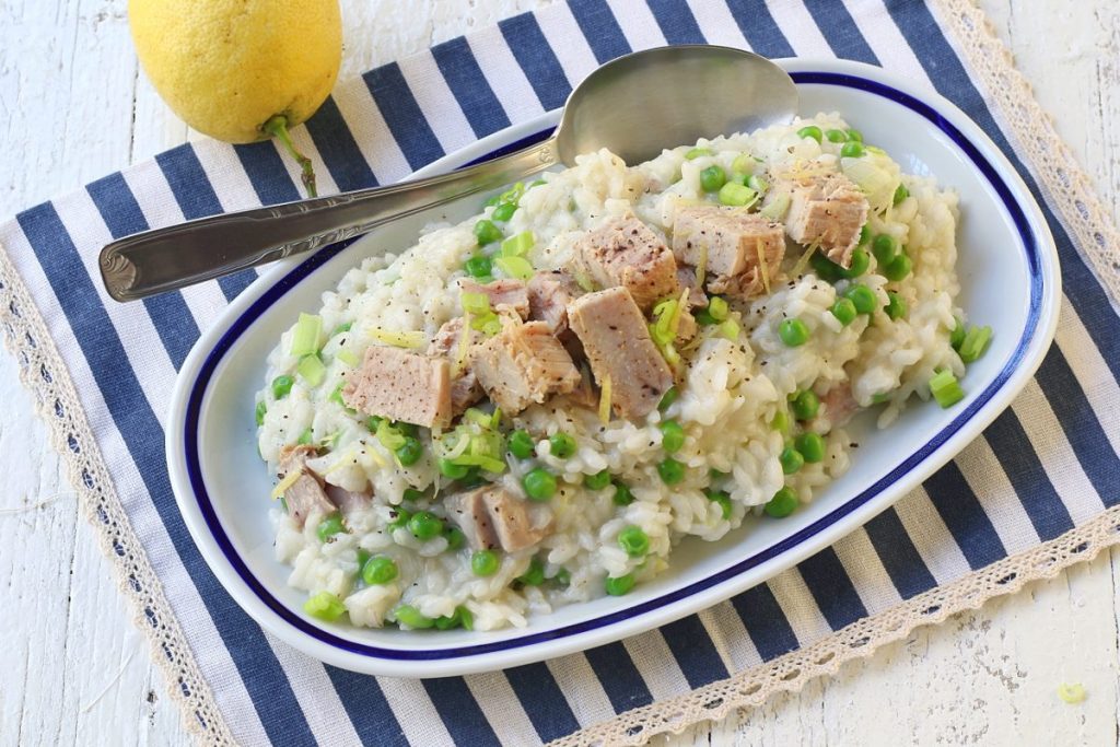 servire il risotto tonno e piselli