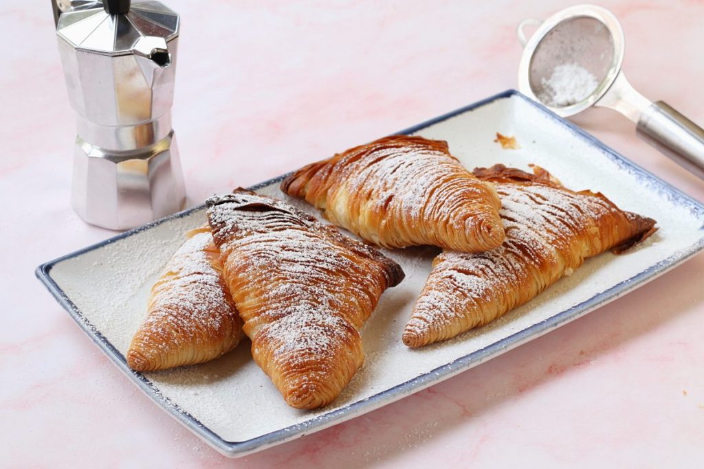 servire le sfogliatelle ricce