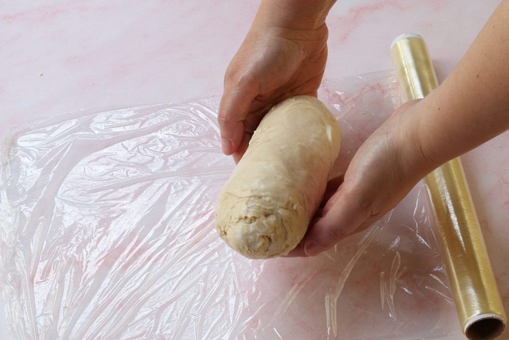 chiudere il rotolo con la pellicola