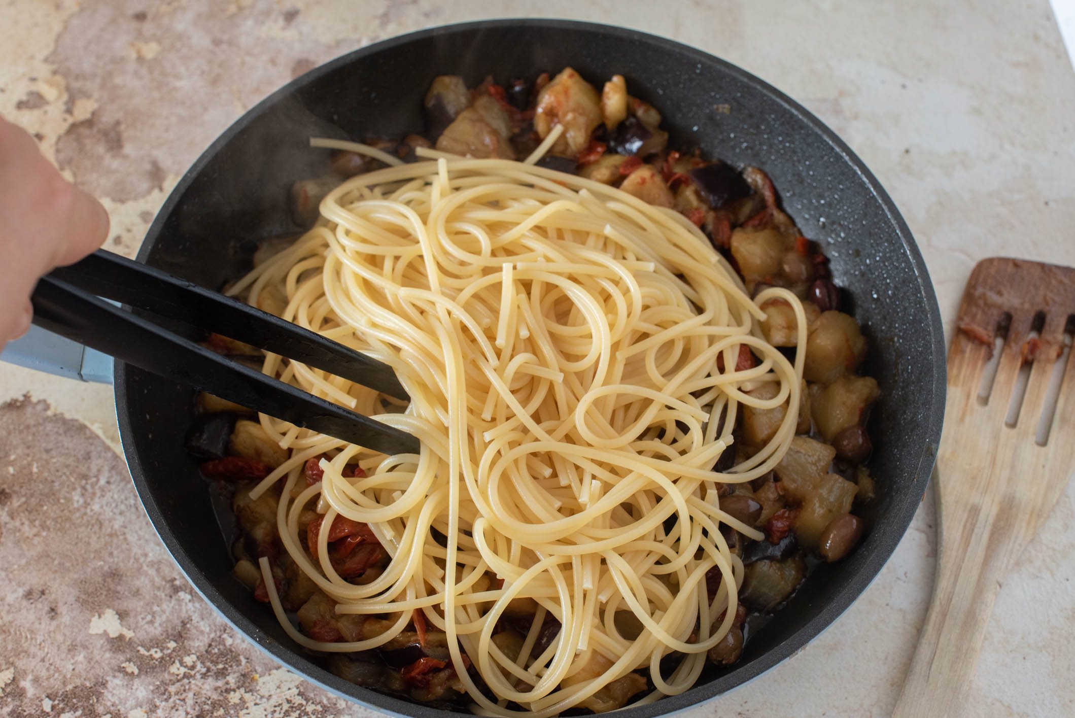 Spaghetti crema di burrata e melanzane