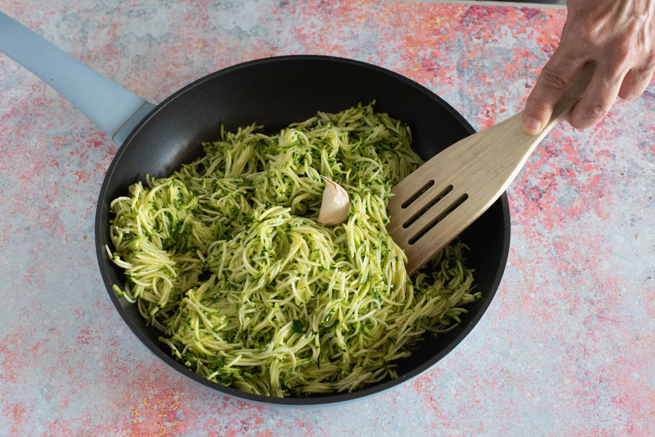 conchiglioni al forno con salmone e zucchine