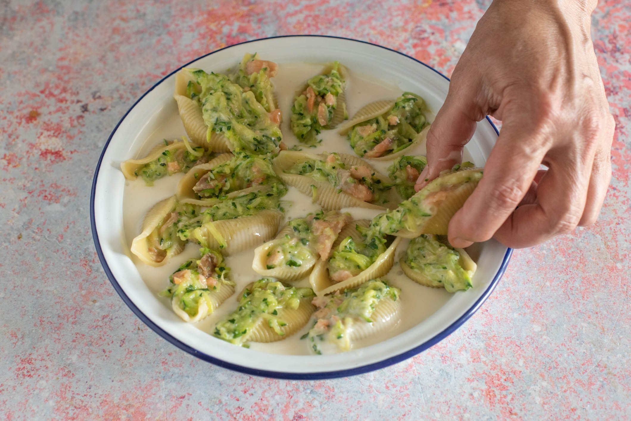 conchiglioni al forno con salmone e zucchine