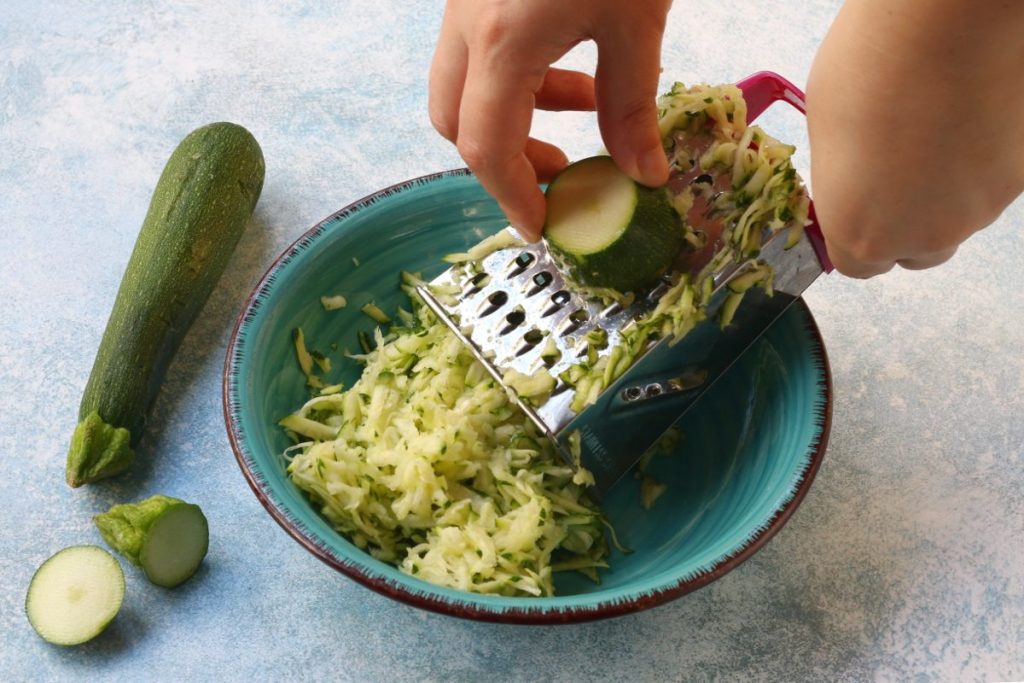 grattugiare le zucchine