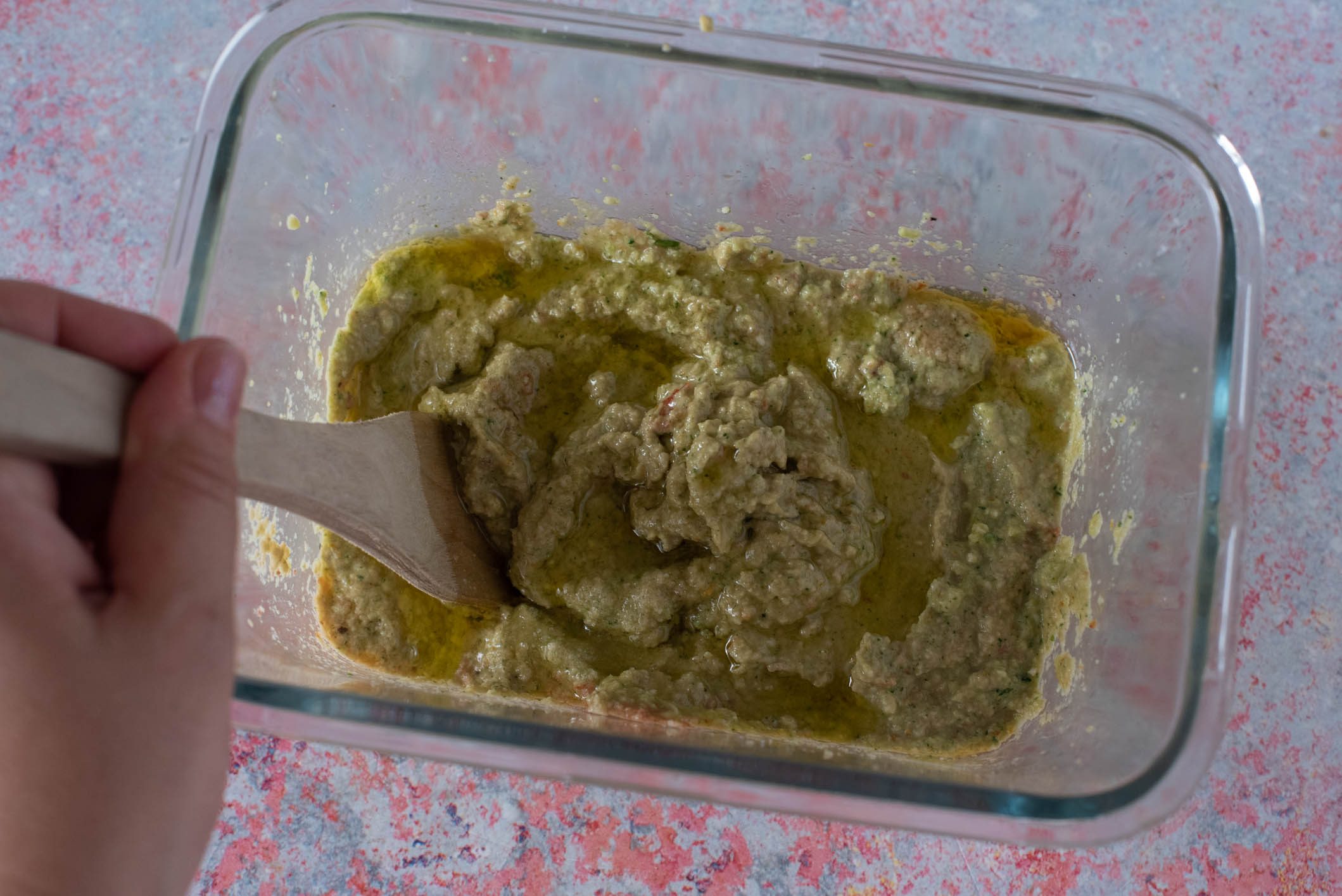 Pasta con pesto di zucchine, mandorle e alici