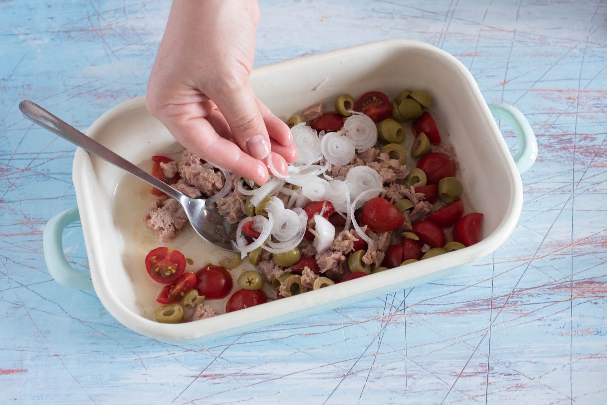 Pasta fredda con limone, olive e tonno