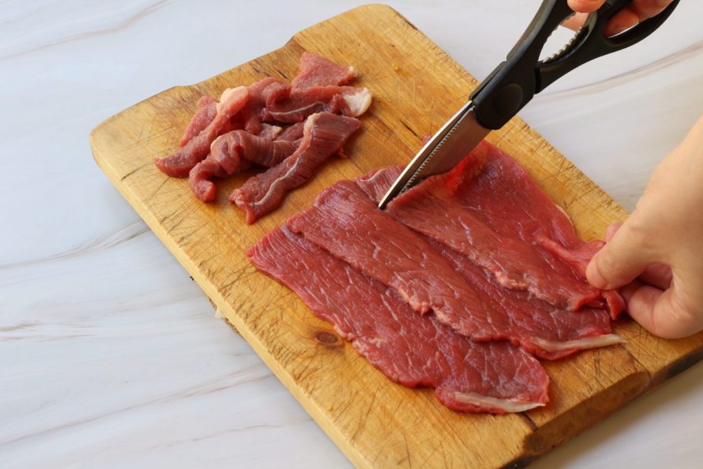 tagliare la carne