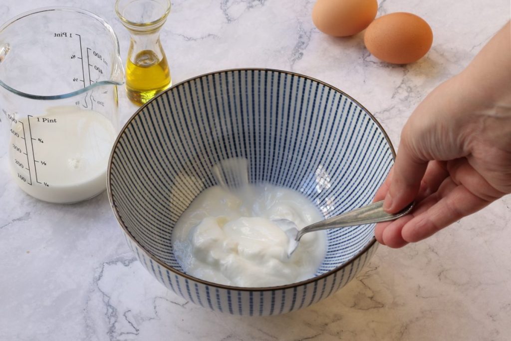 mescolare ingredienti umidi