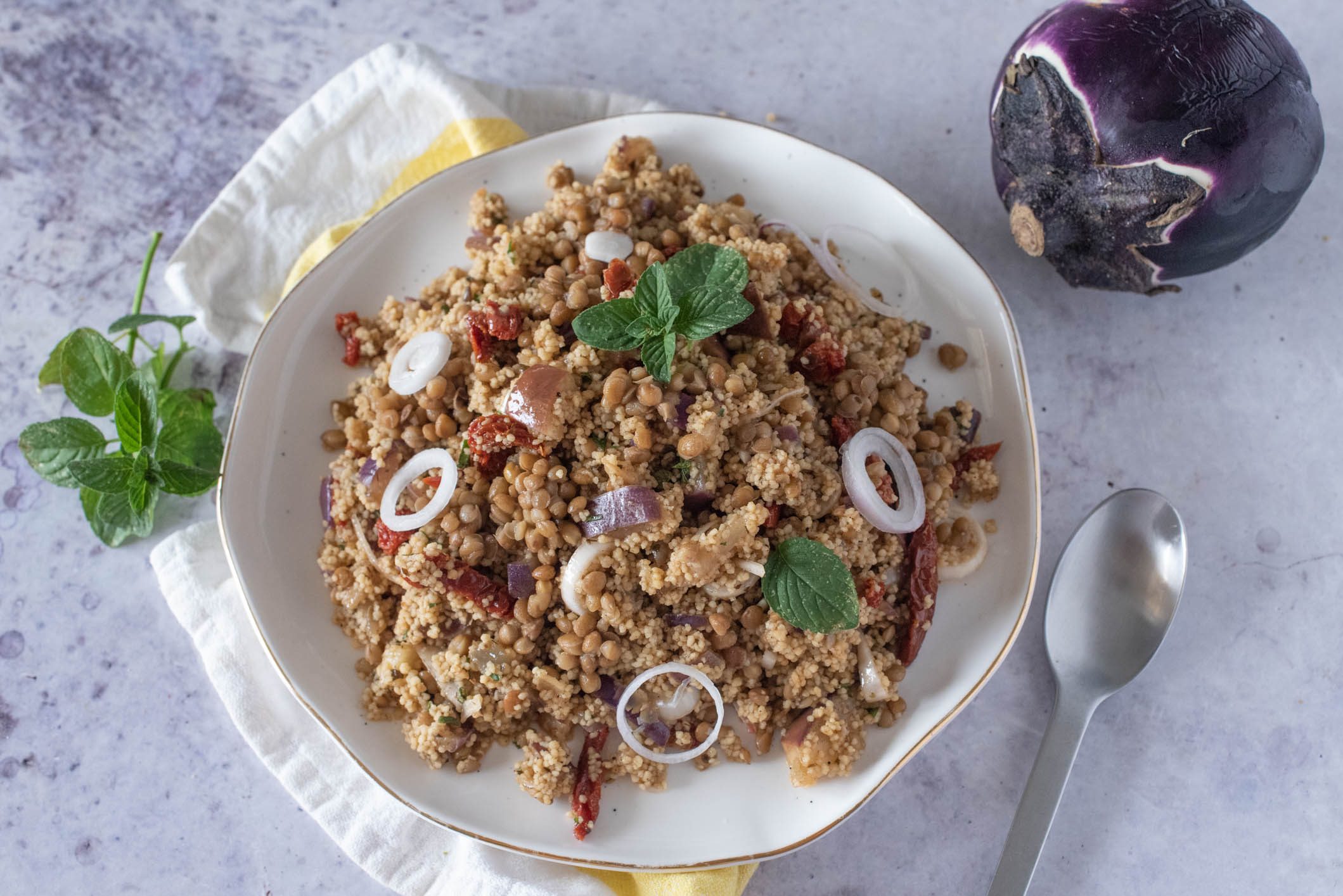 cous cous con lenticchie melanzane e cipolle