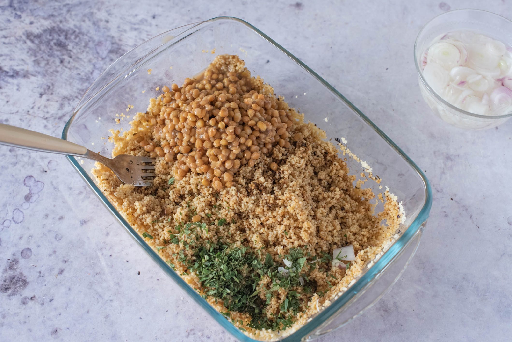 cous cous con lenticchie melanzane e cipolle
