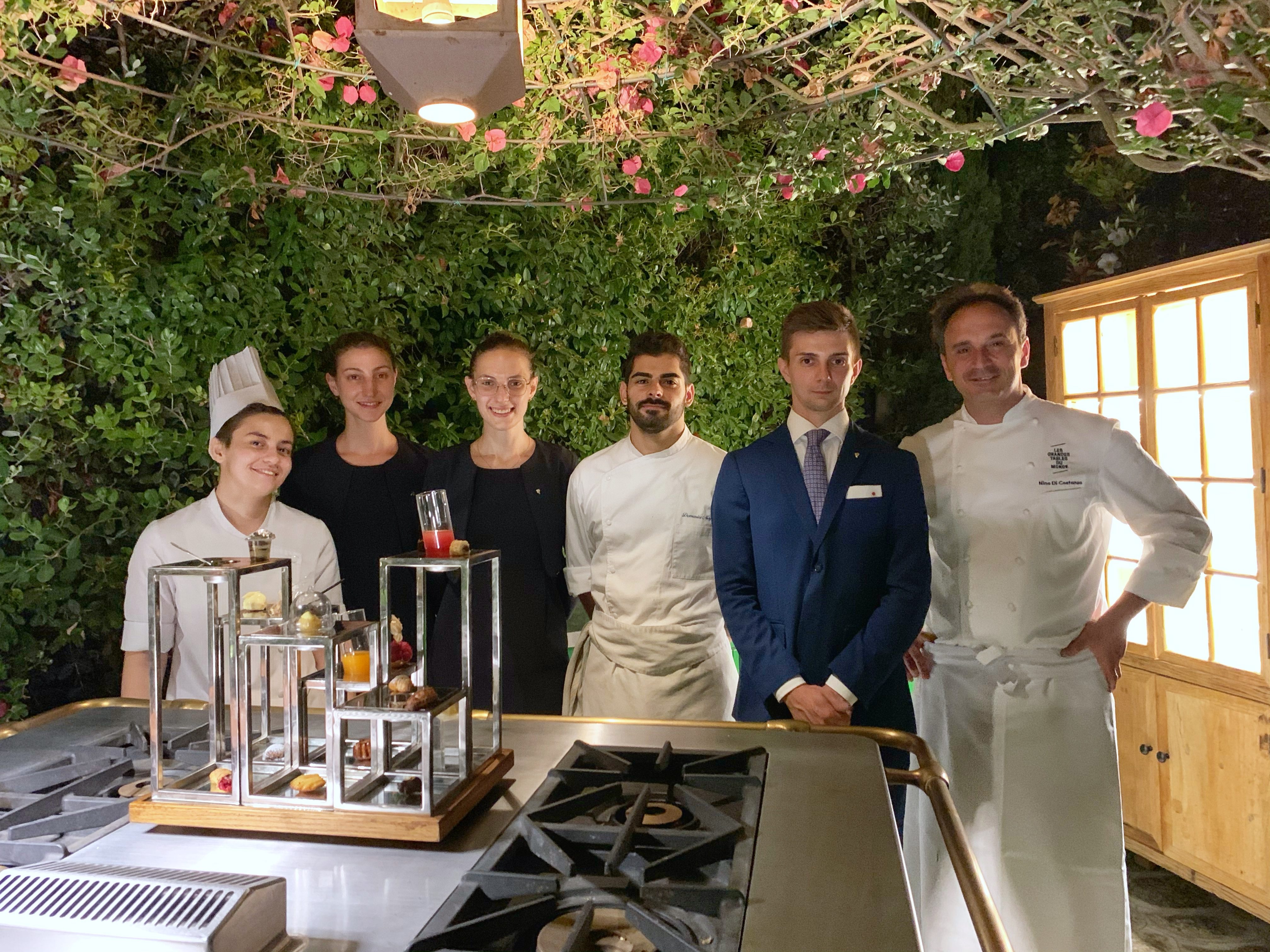 Michela Serpe, Teresa Ferrati, Jessica Rocchi, Domenico Magliulo, Matteo Conci e lo chef Nino Di Costanzo