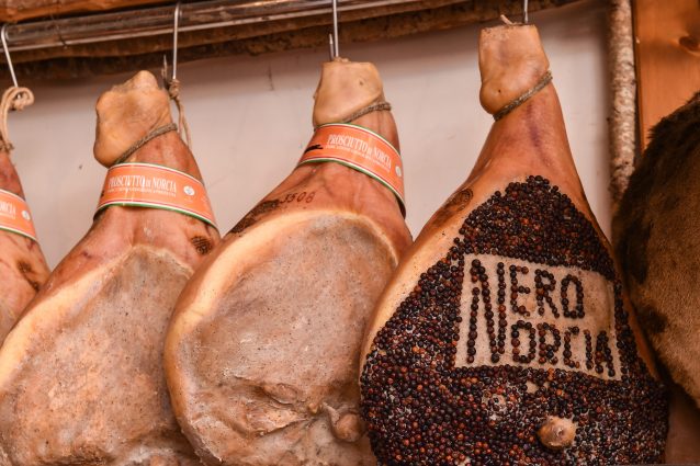 prosciutto di Norcia norcineria norcino prodotti tipici