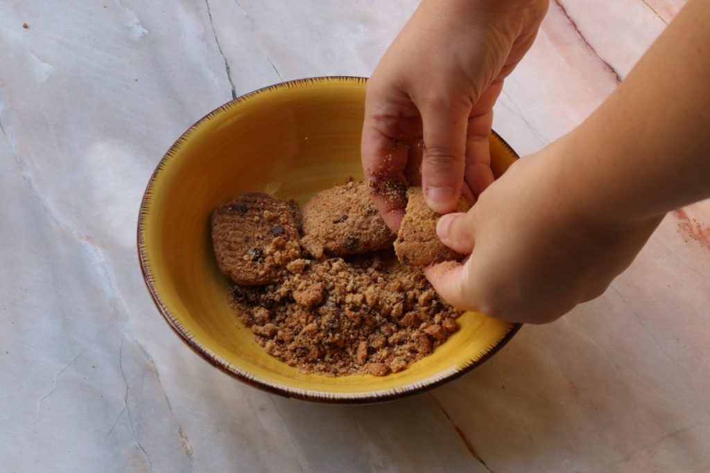 spezzettare i biscotti