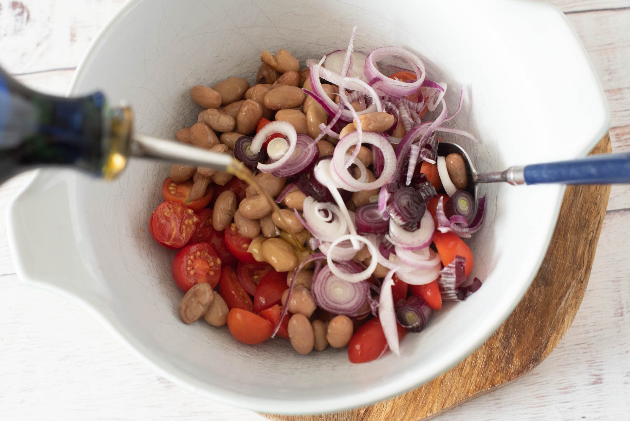 Insalata con fagioli borlotti, tonno e cipolle