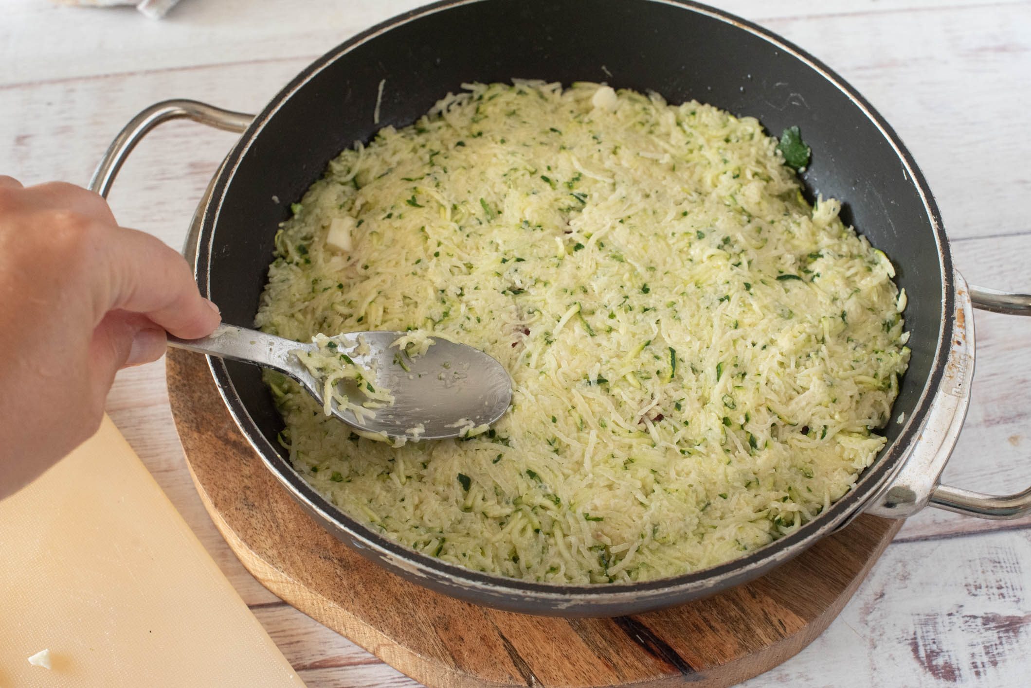 Torta di patate e zucchine in padella