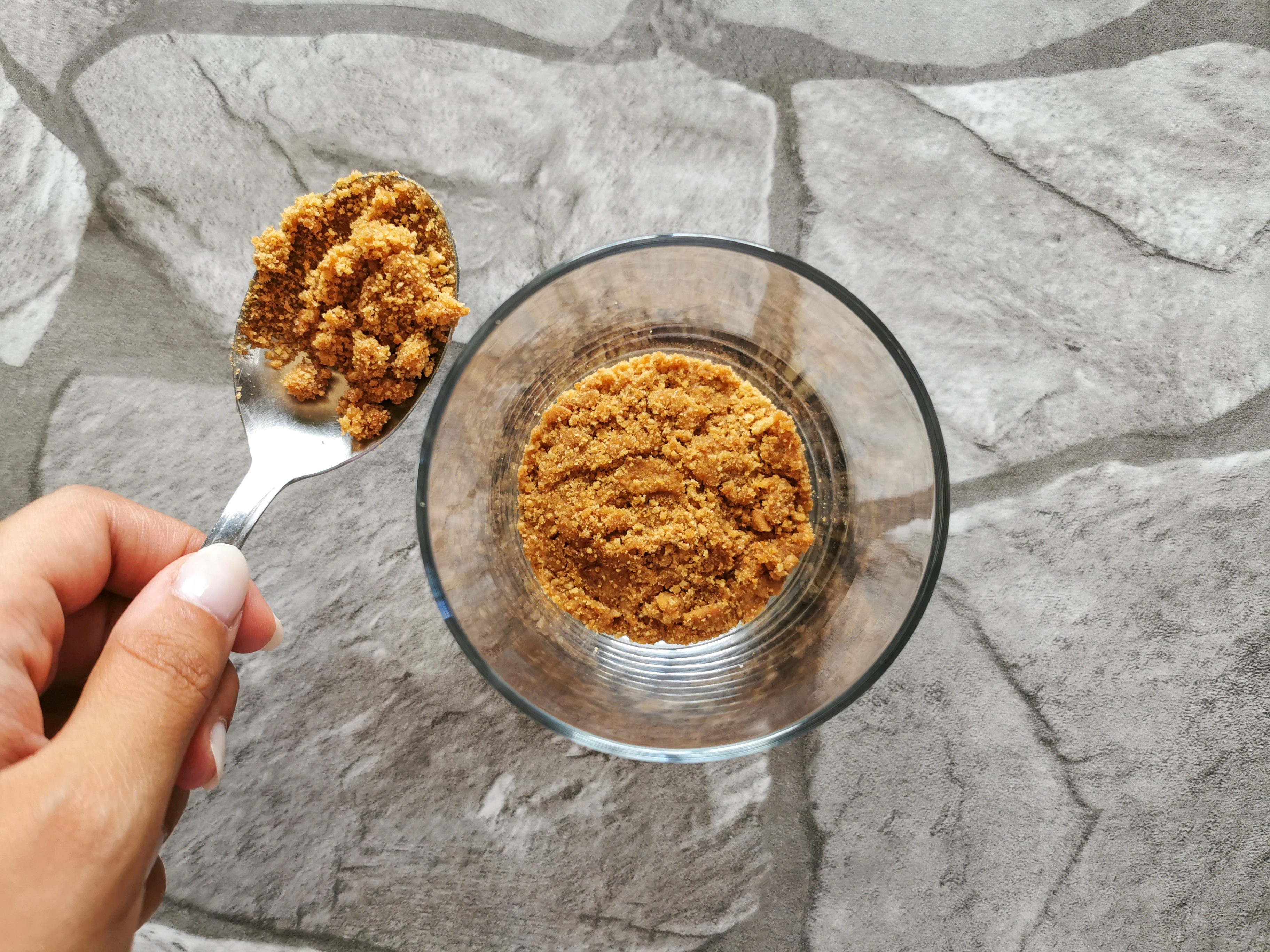 Bicchieri alla crema pasticcera e di nocciole