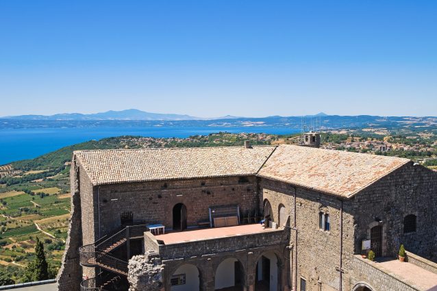 La veduta del lago di Bolsena dalla rocca di Montefiascone