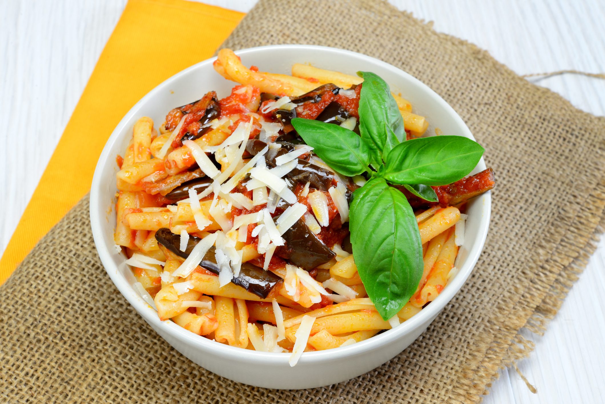 pasta-alla-norma-fredda-mangiare-in-spiaggia