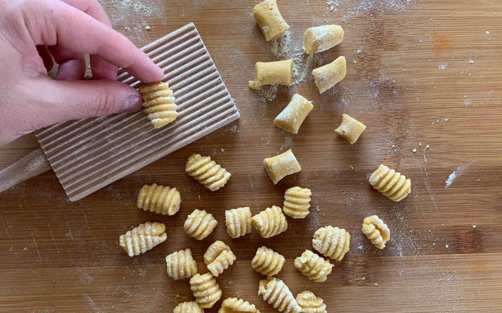 Formare gnocchi