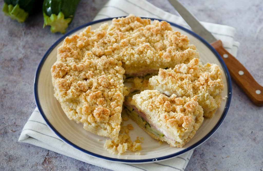 sbriciolata salata alle zucchine