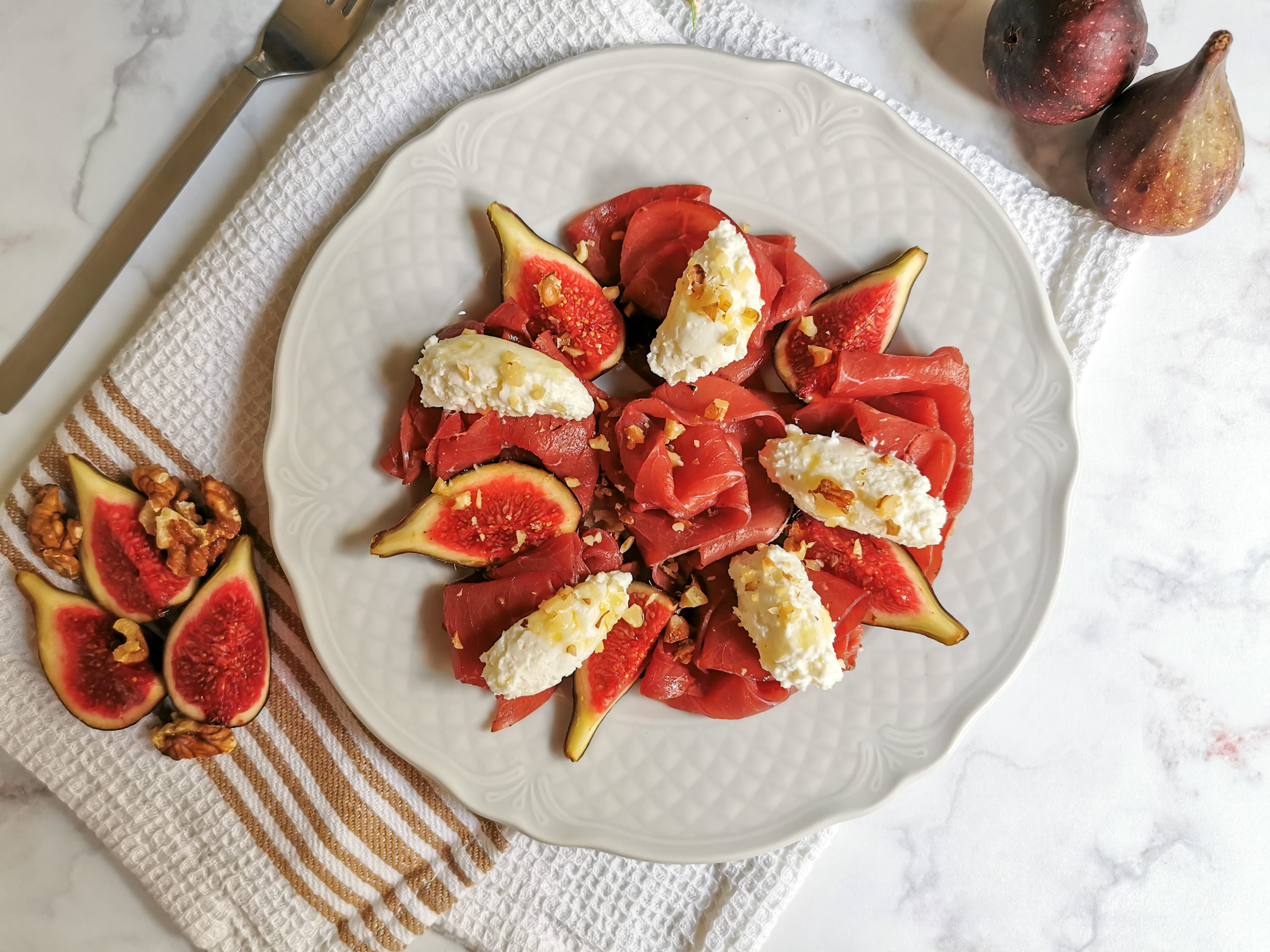 Carpaccio di bresaola e fichi