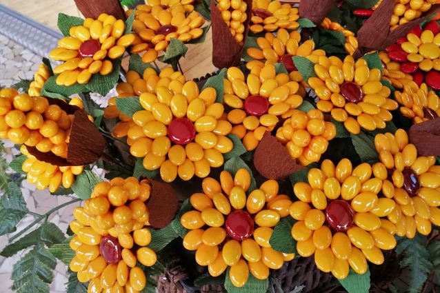confetti di Sulmona composizione floreale girasole
