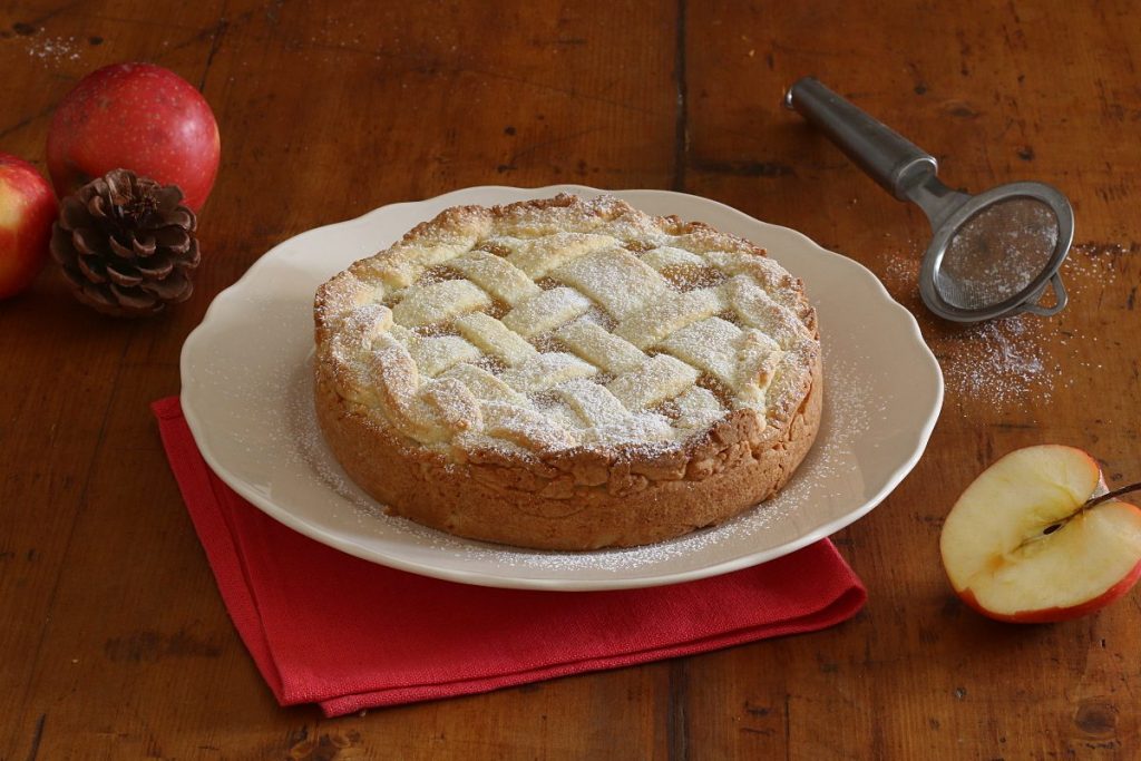 Servire la crostata cuor di mela