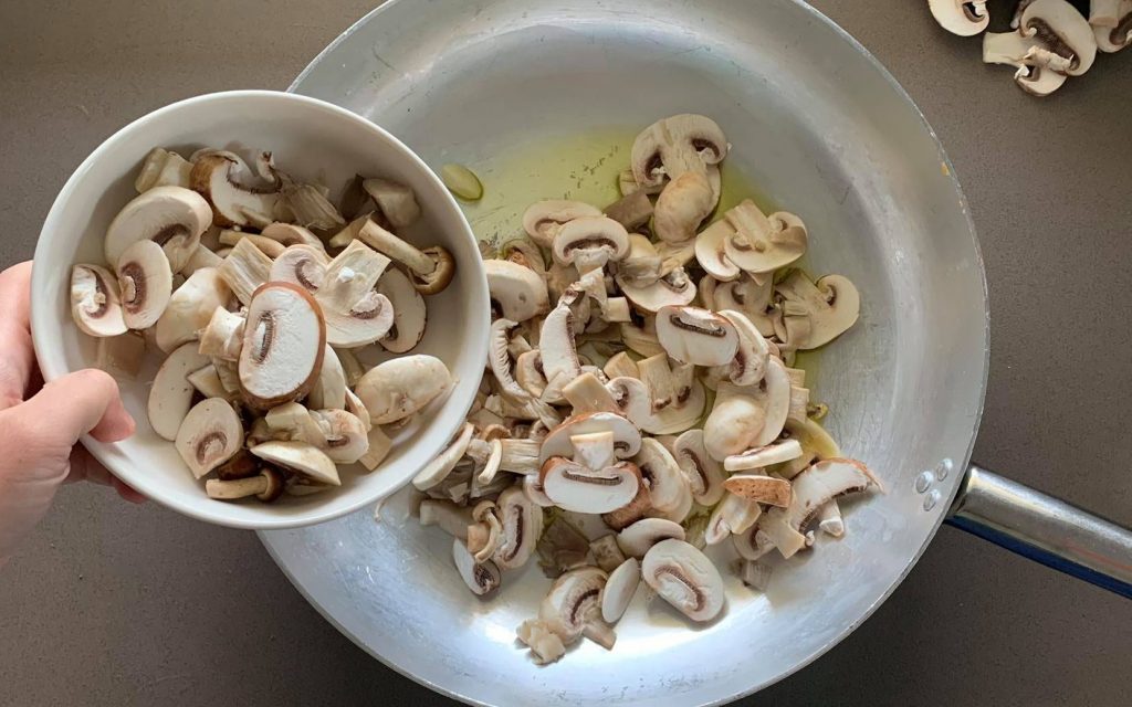 aggiungere funghi