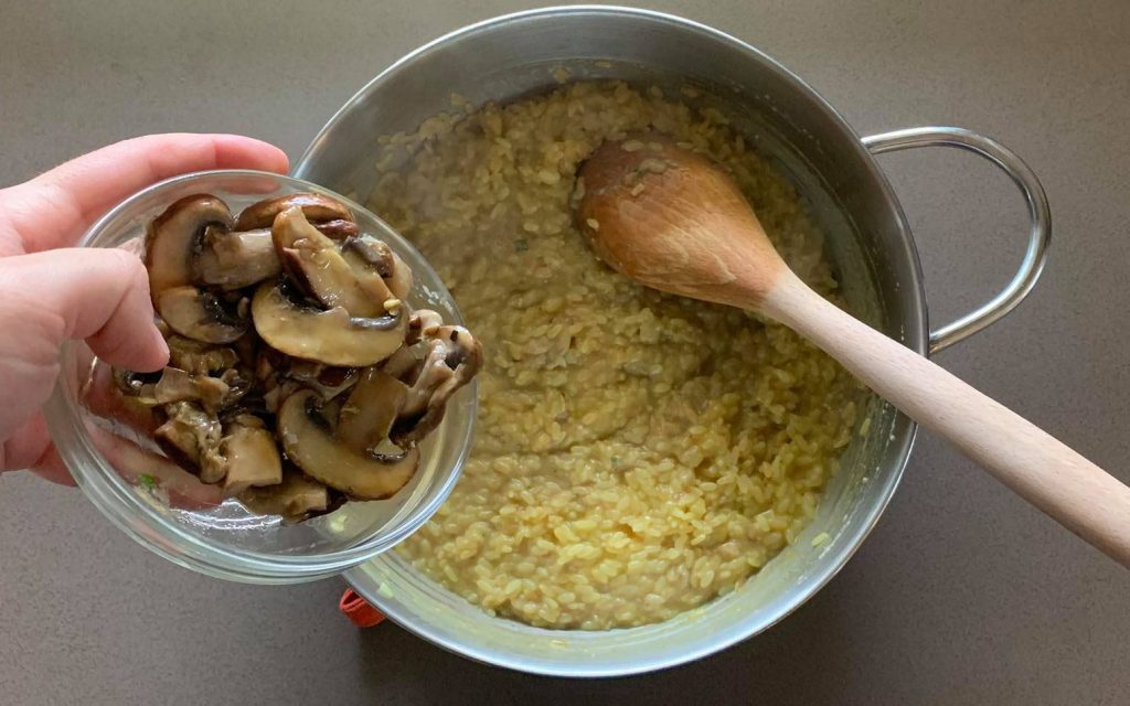 aggiungere funghi