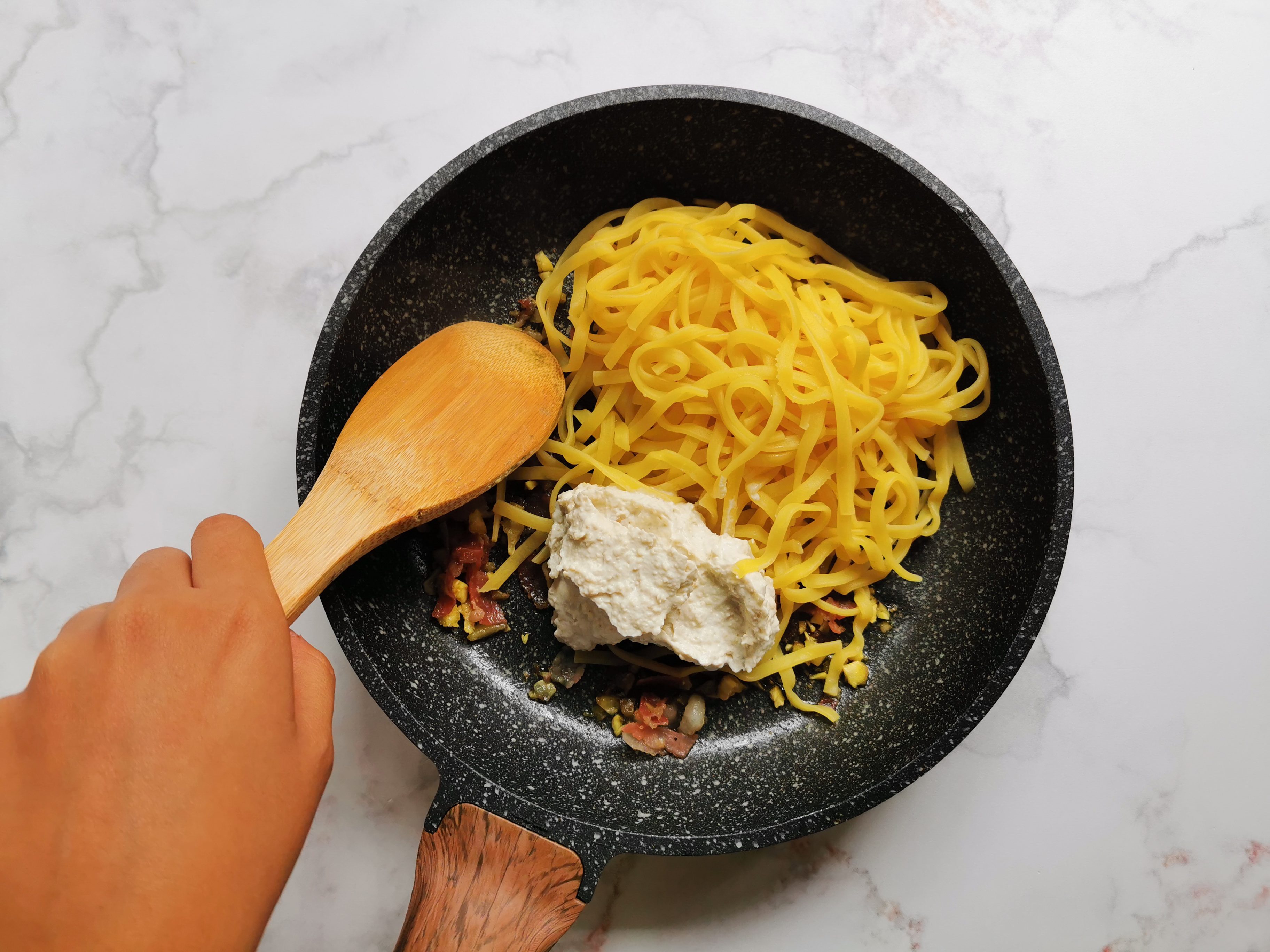 Tagliolini con sugo di castagne e pancetta