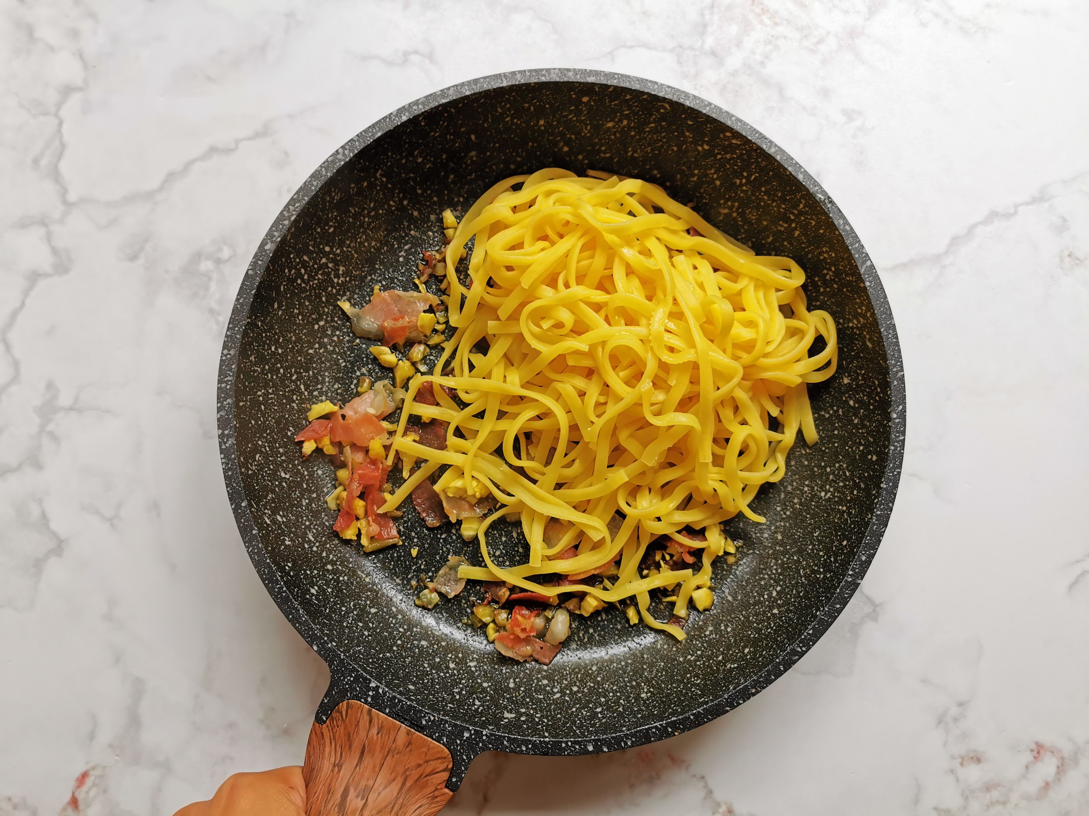 Tagliolini con sugo di castagne e pancetta