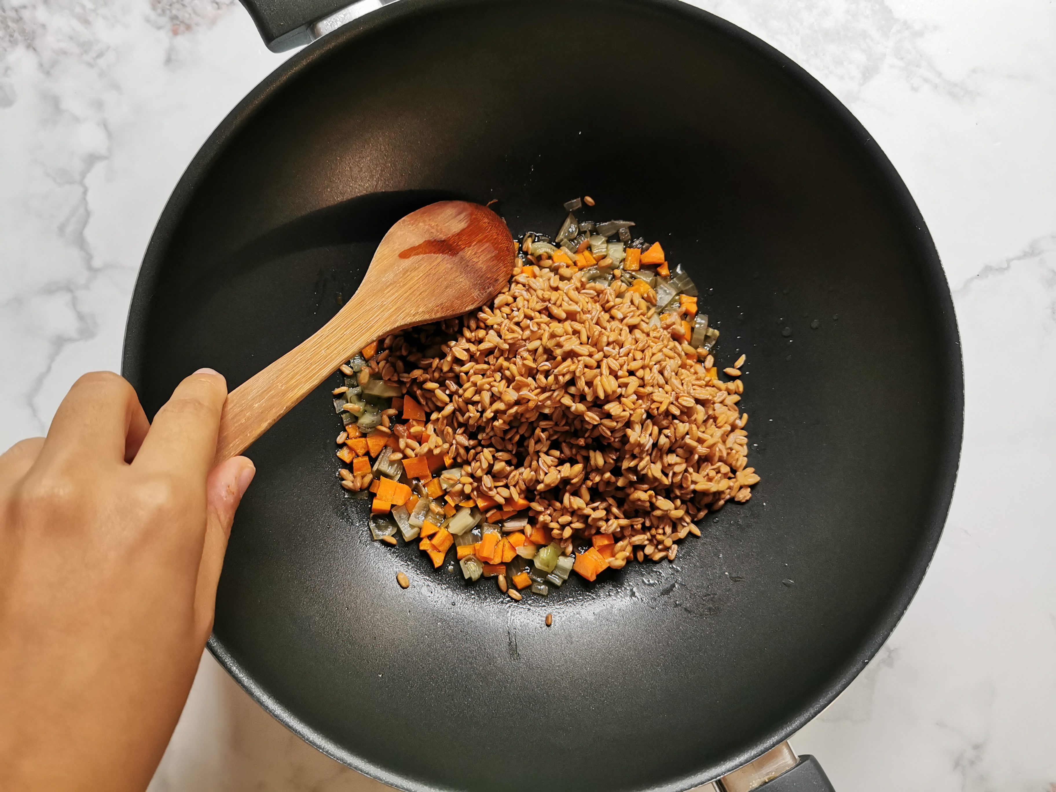 Zuppa di farro con castagne e porcini