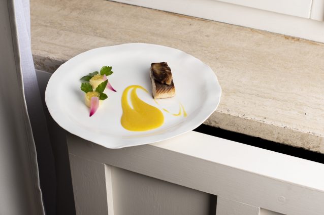 Trota fario, foie gras, mango e vaniglia – foto di Officina Visiva