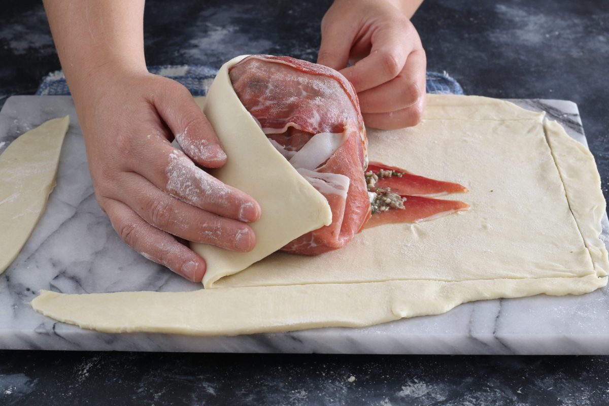 avvolgere il filetto con la pasta