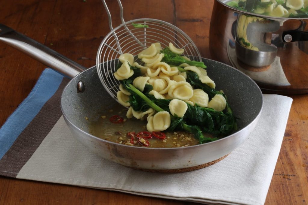 scolare pasta e cime di rapa