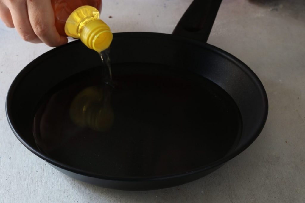 riempire padella con olio