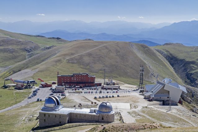 L’osservatorio e l’hotel di Campo Imperatore. Da qui partono i percorsi per il Corno Grande