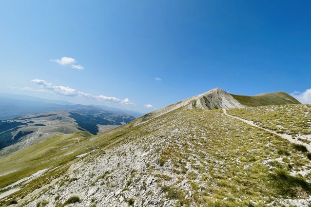 Sentiero che porta al monte Vettore – foto di Alessandro Creta