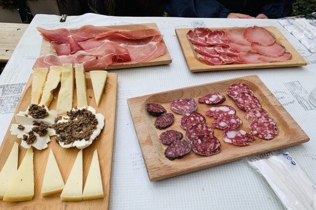 Tagliere di formaggi e salumi a Norcia – foto di Alessandro Creta