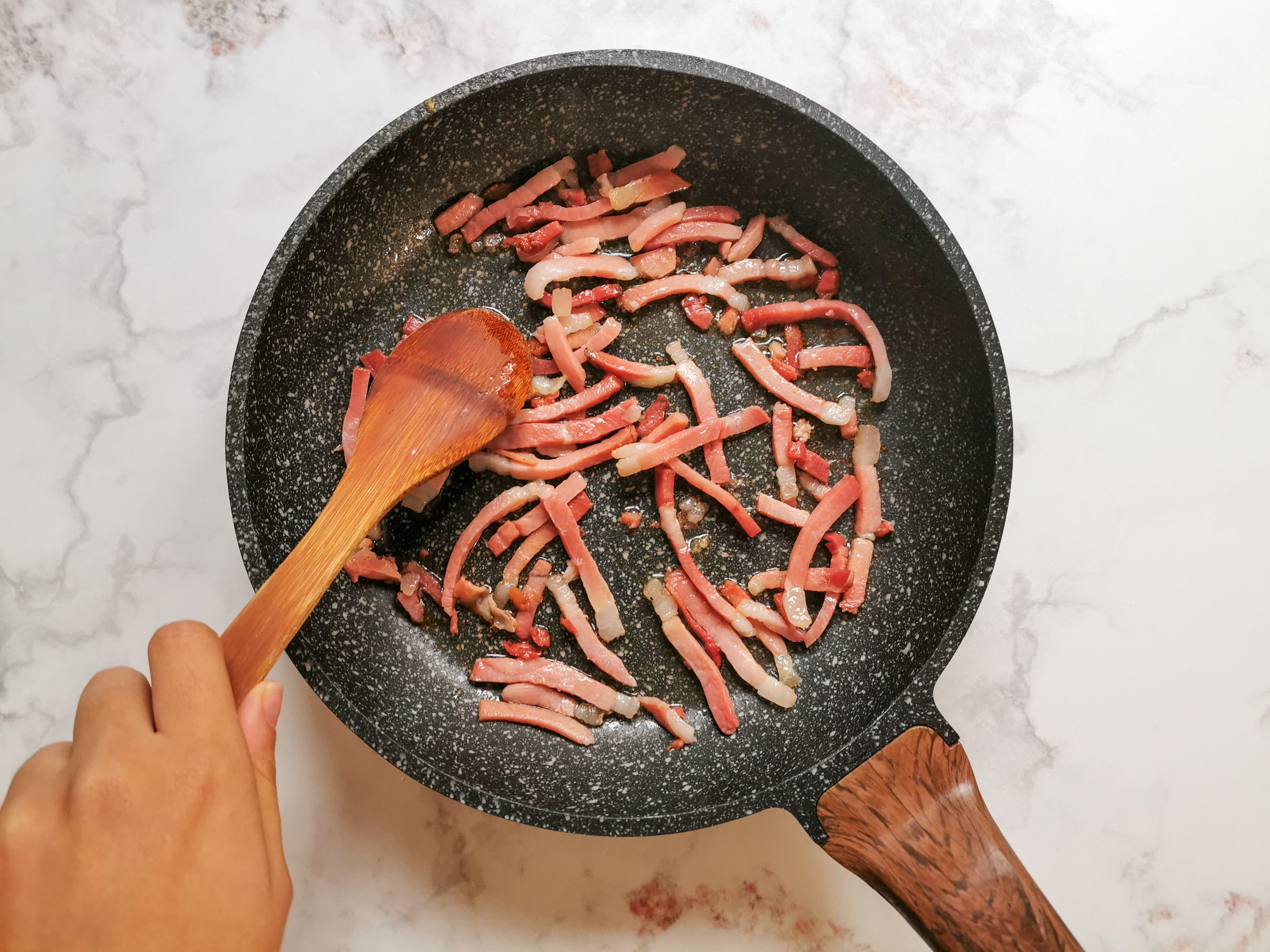 Pasta crema di noci e speck