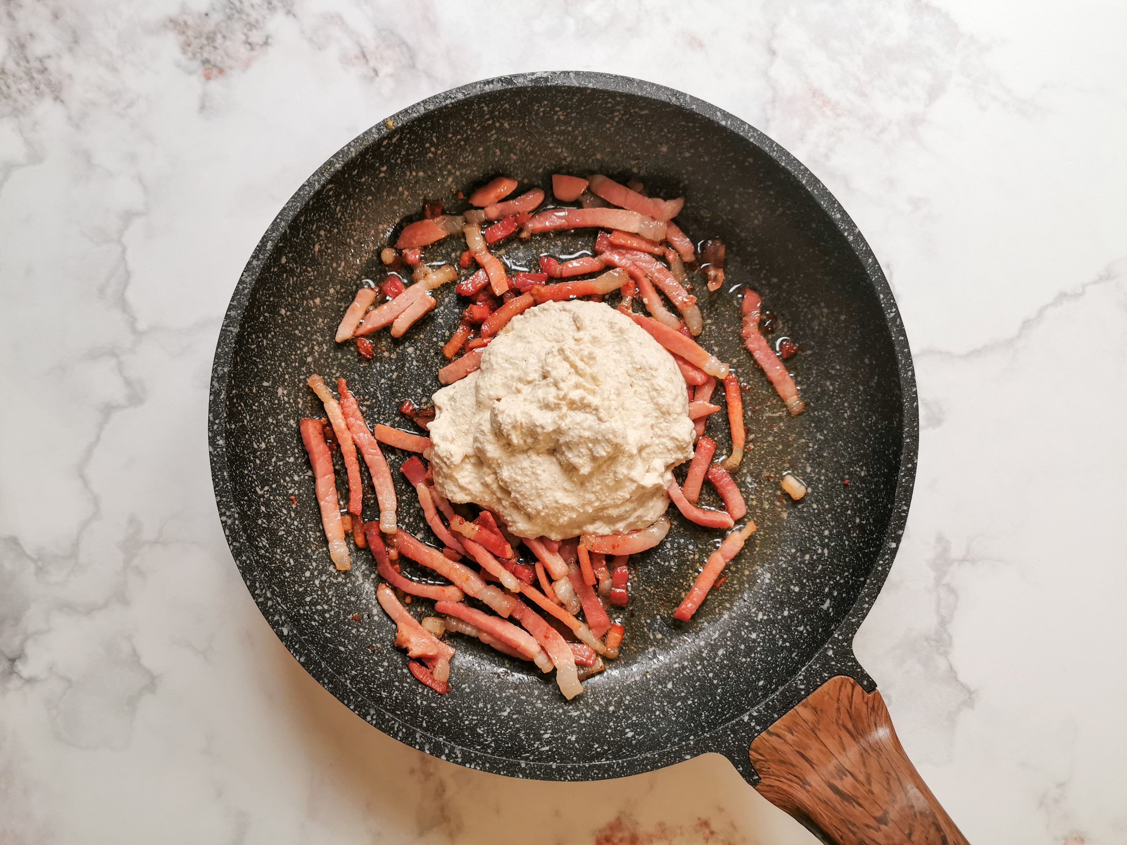 Pasta crema di noci e speck