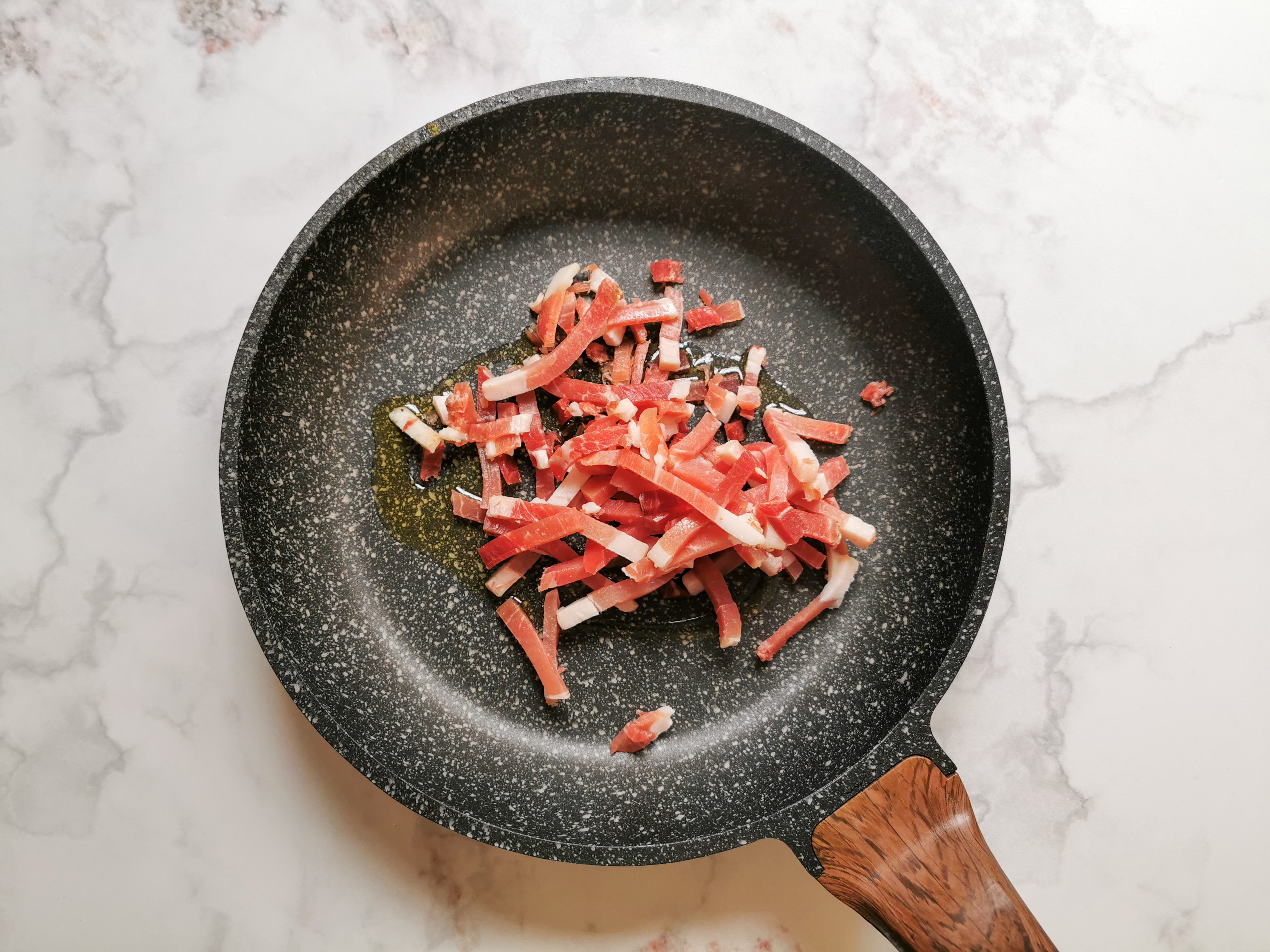 Pasta crema di noci e speck