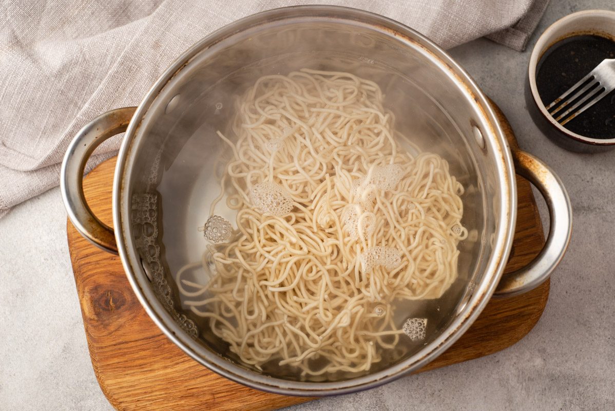 Yi mein la ricetta semplice e golosa dei noodles della lunga vita